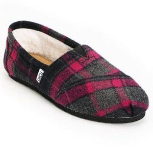 ⭐️ NWT Faux Fur Lined TOM's in Pink/Gray Plaid